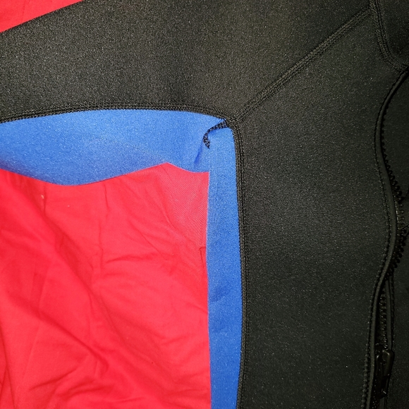 Wetsuit - Picture 8 of 9